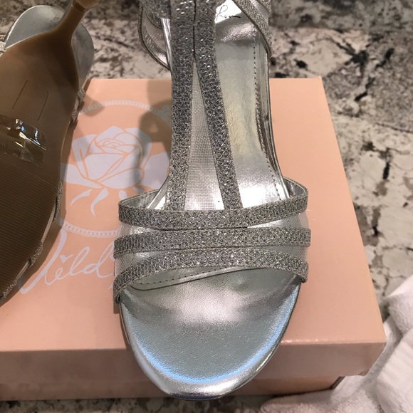Silver shoes - Picture 11 of 13